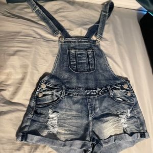 Short overalls